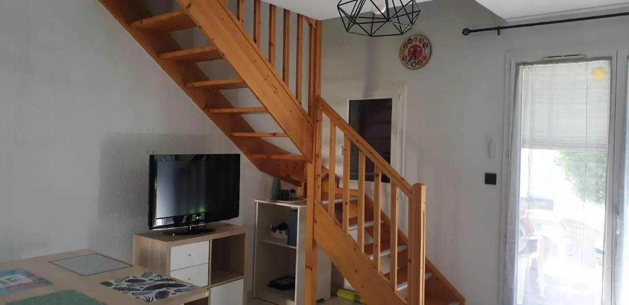 Appartement T3 Goelia Pierrefiche 0*,